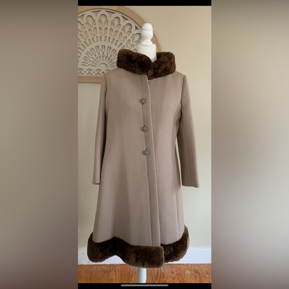 Vintage A-line Wool Coat Fur Trim from the late 1950s to early 1960s.  Small